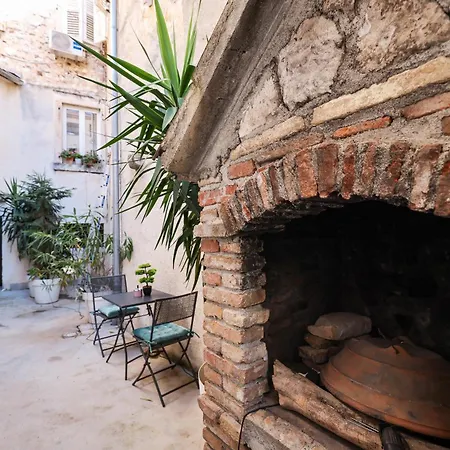 Hidden In The Center Apartmán *