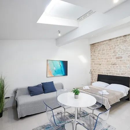 Daire Hidden In The Center *