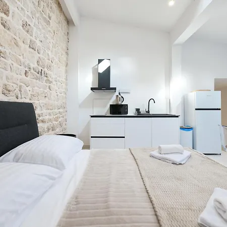 Daire Hidden In The Center