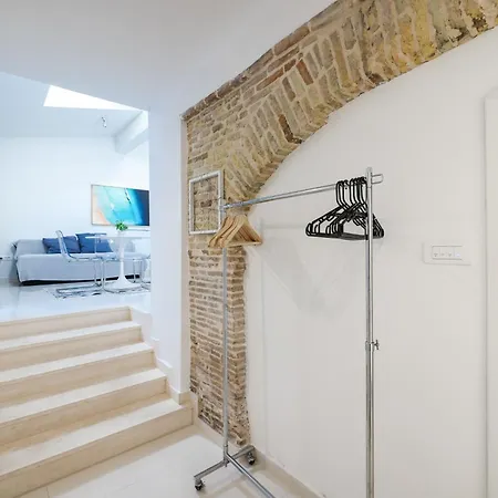 Hidden In The Center Apartment *