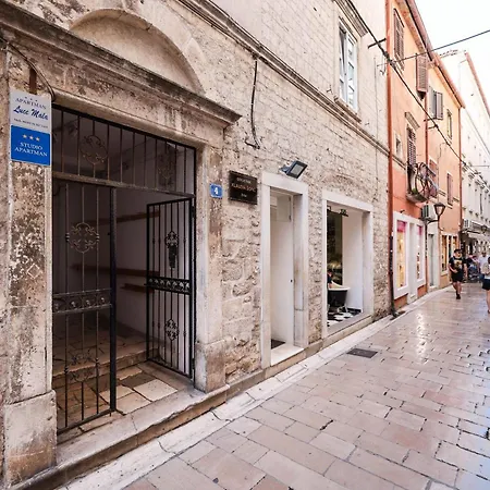 Hidden In The Center Daire Zadar