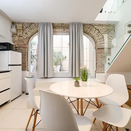 Apartment Hidden In The Center