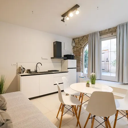 Hidden In The Center Daire *