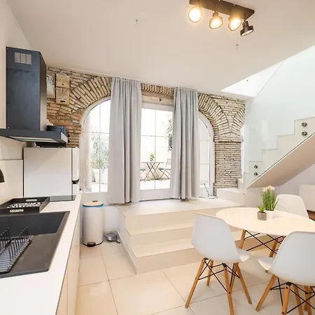 Apartment Hidden In The Center *