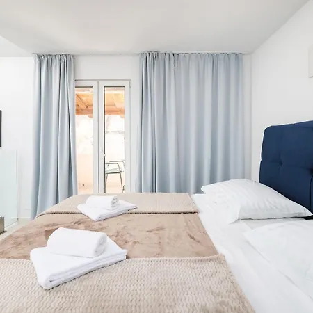 Hidden In The Center Daire Zadar