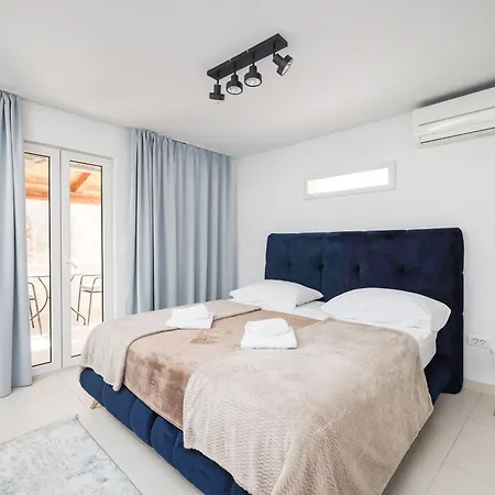 Daire Hidden In The Center