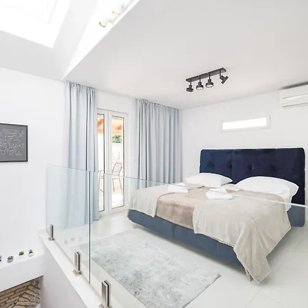 Daire Hidden In The Center *